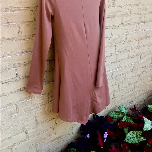 Elegant Basic and Simple V-Neck Dress or T… - Picture 8 of 9